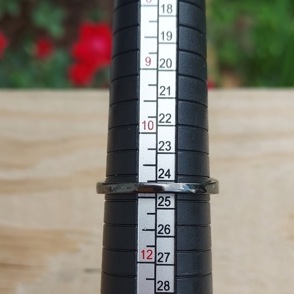 JUNXIN Heart Shape Opal Clear Rhinestones Size 11. - Picture 4 of 5